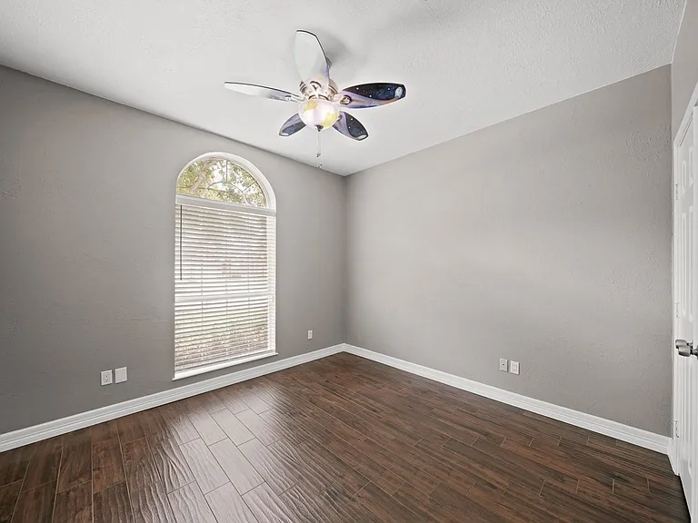 1207 Wildewood Ct — Photo 32