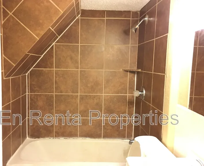 2903 Weber St — Photo 8