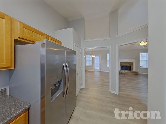 5th image of 299 Greystone Cir