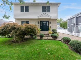 134 Seward Ave, Mineola, NY 11501