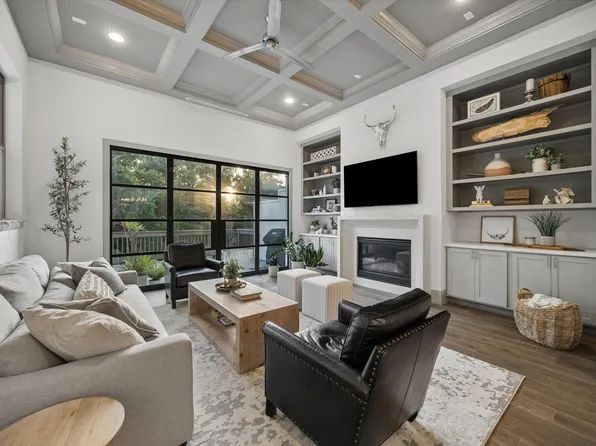 1907 W 25th St, Houston, TX 77008