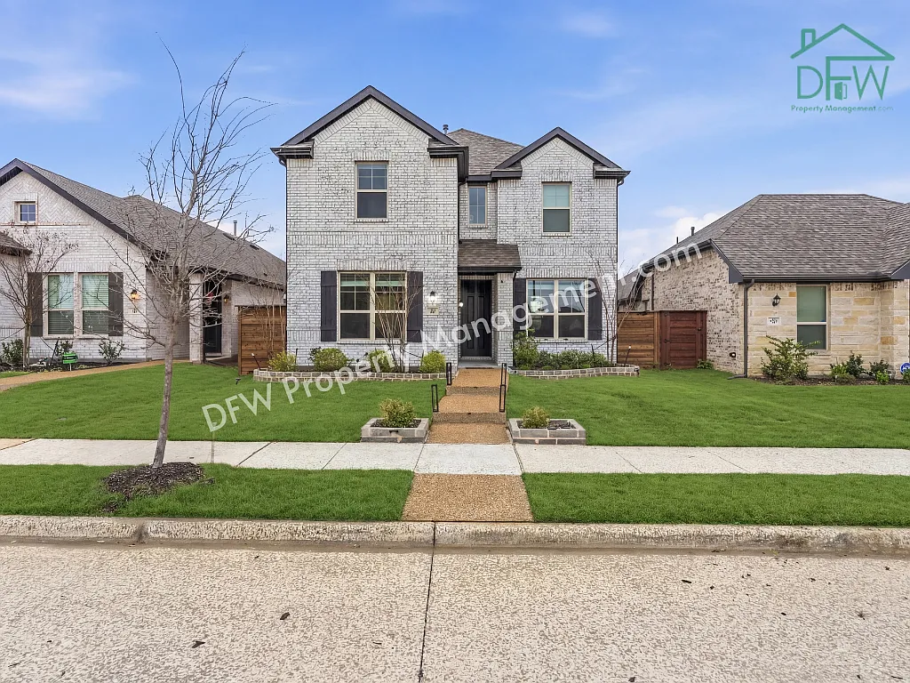 4 bed, 2.5 bath, 2558 sqft, $2,995 — Photo 2
