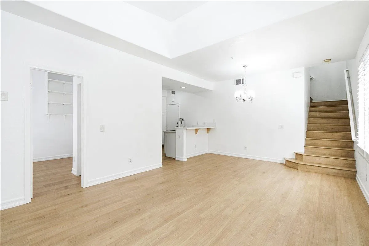 3 bed, 2.5 bath, 1367 sqft, $3,995 — Photo 3