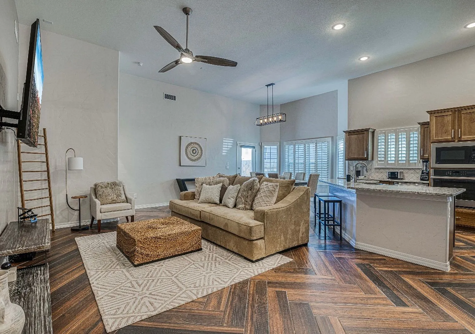 Eastside area for Short or Long Term Rental(Completely Furnished) Beautiful 4 bed/2 baths — Photo 2