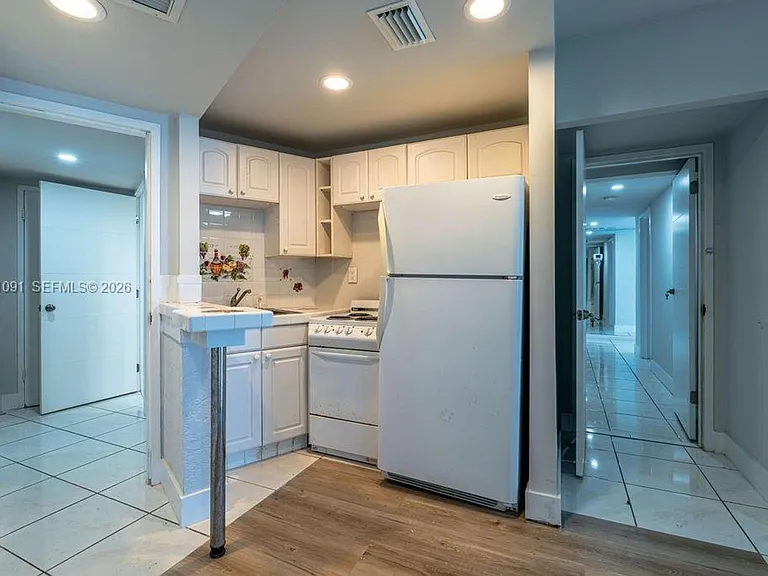 5401 Collins Ave #919 — Photo 5
