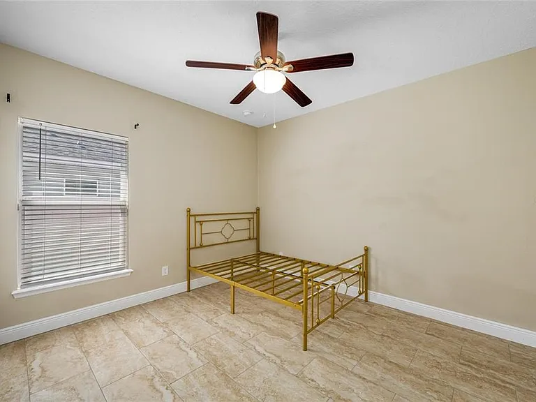 230 Clayton St — Photo 10
