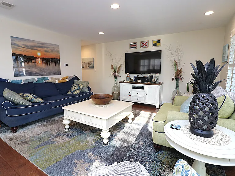 9505 Monmouth Ave #B — Photo 8