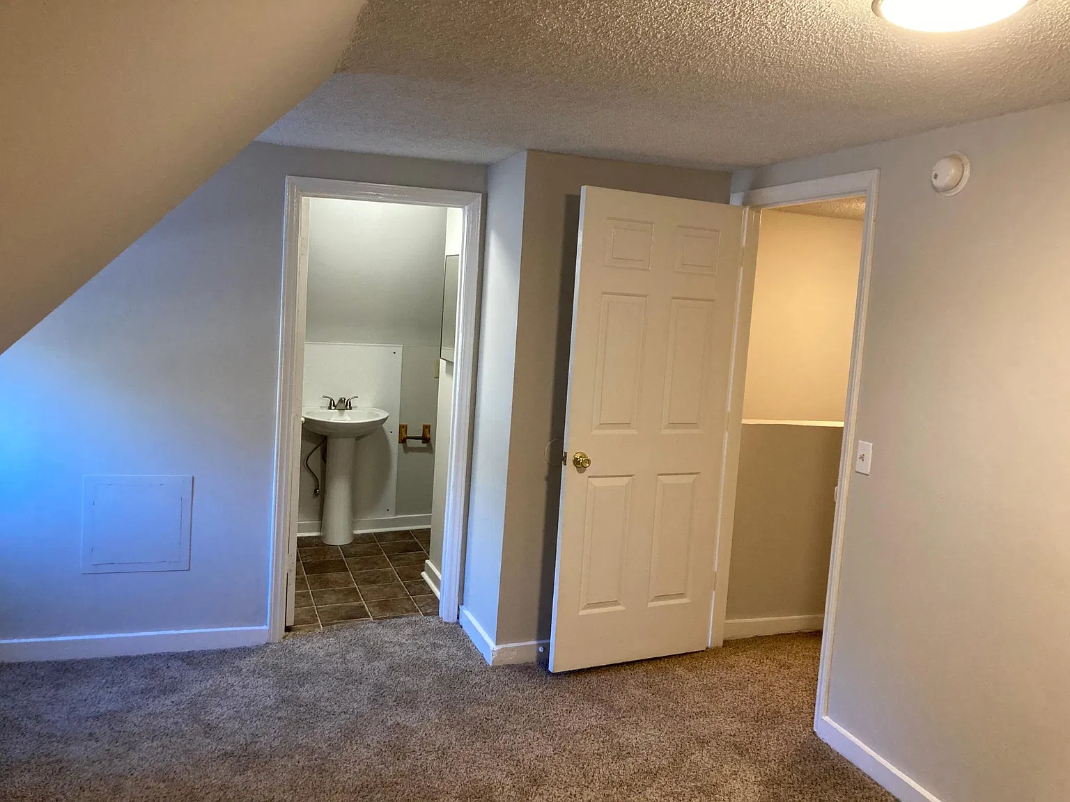 727 N Maple St — Photo 2