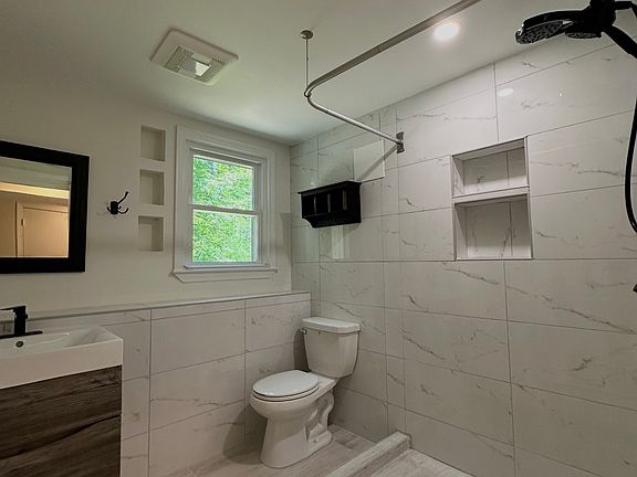 4th image of 237 Carlisle Rd #1