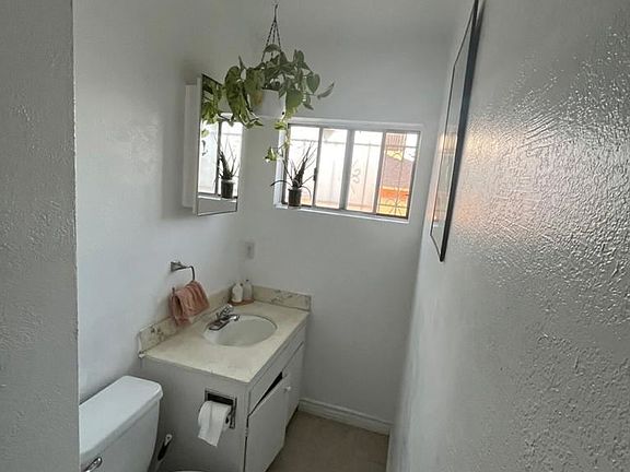 5th image of 117 E Fairview Blvd APT 4