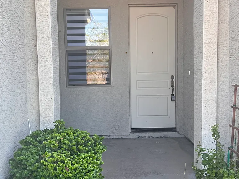 989 S Western Skies Dr — Photo 2
