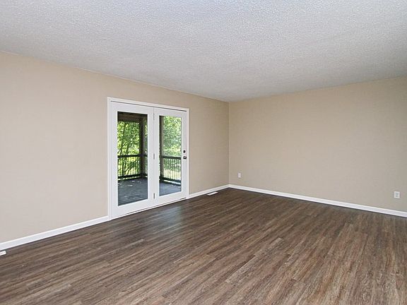 5th image of 180 Heritage Dr