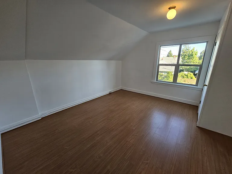1023 NE Webster St — Photo 2
