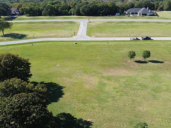 4th image of 10 Toscana Cir