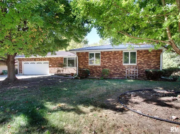 1114 S 26th St, Quincy, IL 62301