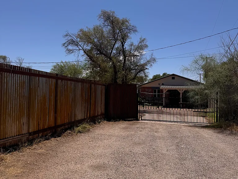 745 N Rosemont Blvd — Photo 3