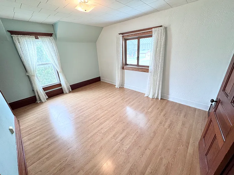 1016 Pleasant St — Photo 24