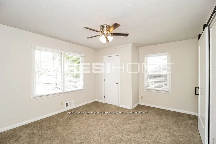 2931 Birchwood Way SW — Photo 8