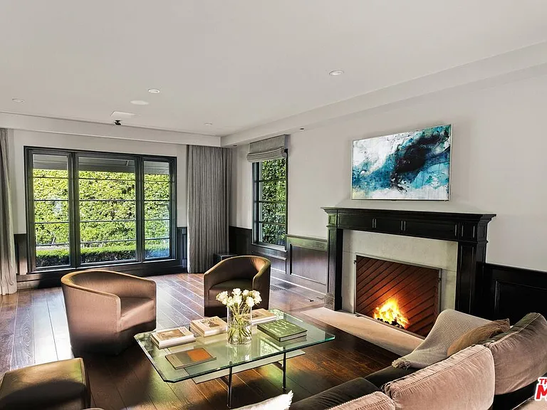 1443 N Doheny Dr — Photo 7
