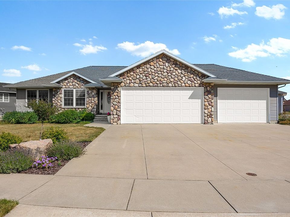 319 Willow St, IA 52202 Zillow