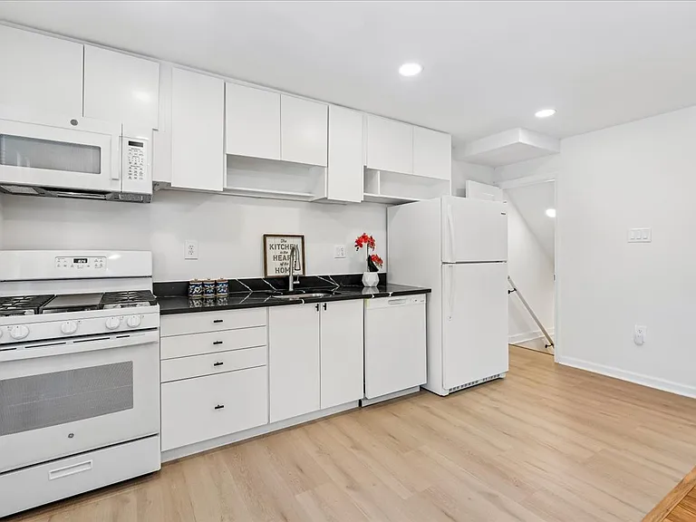 1612 Hardwick Rd — Photo 11