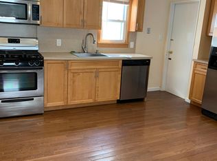 12 Lawrence Ave APT 1, Lynbrook, NY 11563