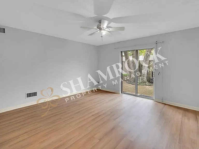 4613 Westchester Dr — Photo 17