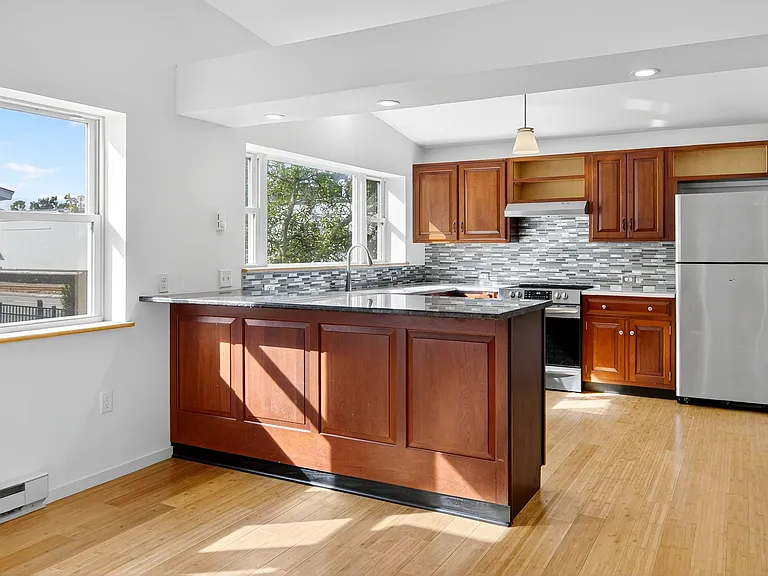 321 N Fulton St #1 — Photo 5