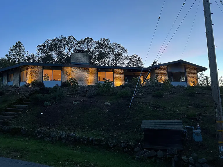 800 Fawn Dr — Photo 1