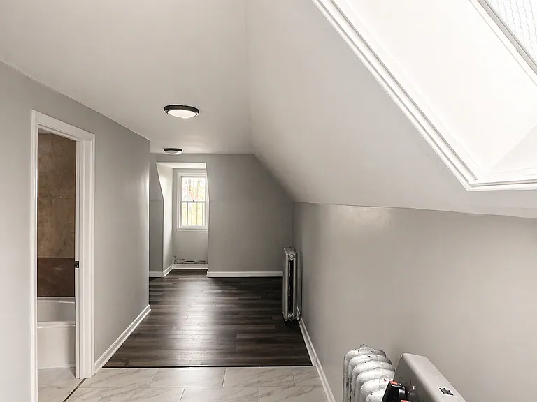 1048 Grove St #3 — Photo 3