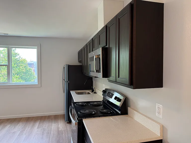 521 7th St NE #301 — Photo 17