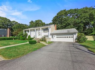 6 Thompson Dr, Coventry, RI 02816