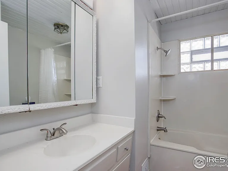 690 W Elmhurst Pl — Photo 16