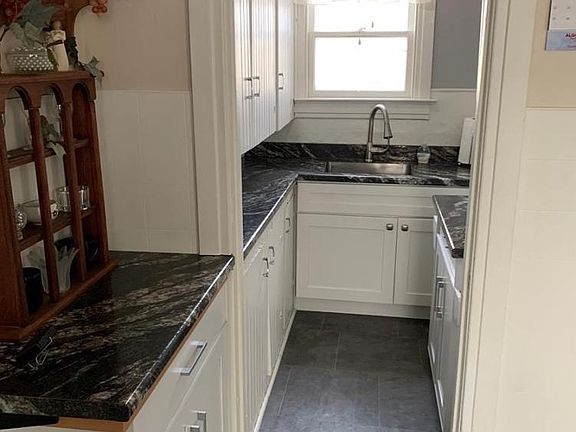 4th image of 202 S Thorington St