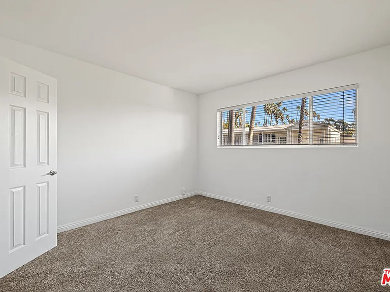 7560 Hollywood Blvd #109 — Photo 21