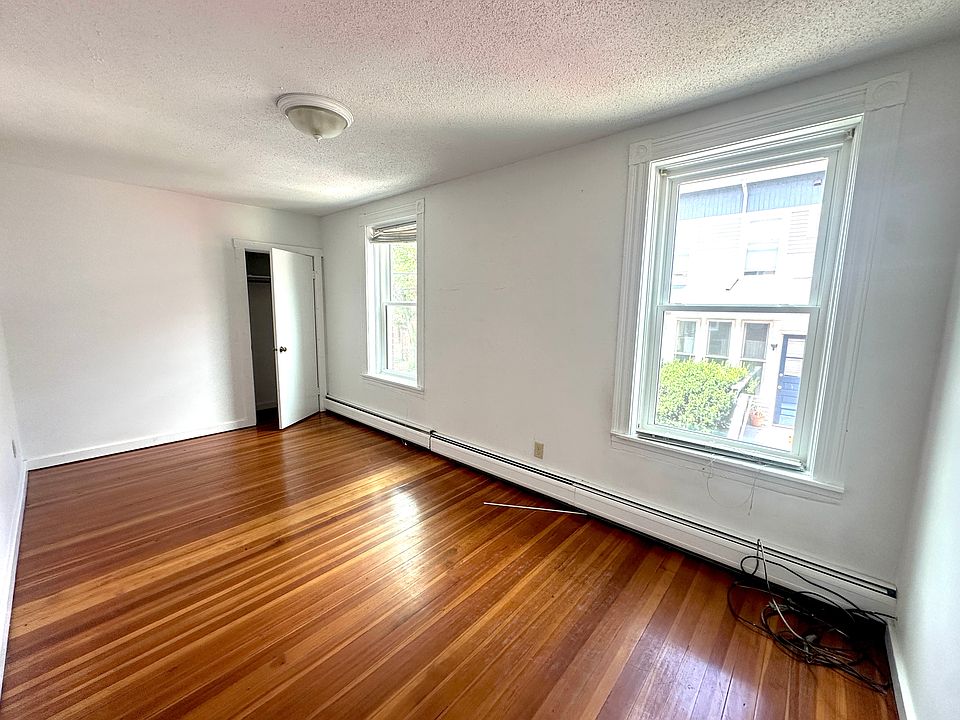 Side Bedroom
