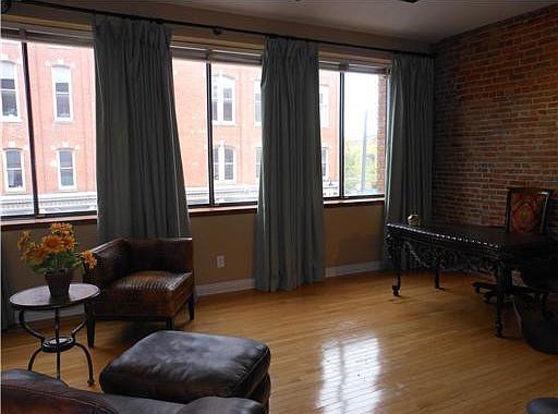 4th image of 120 Washington St