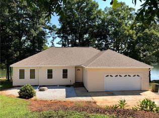338 Bailey Cir, Townville, SC 29689