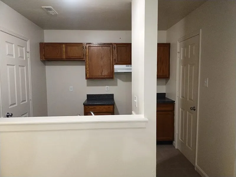 3 bed, 1.5 bath, 1000 sqft, $1,200 — Photo 1