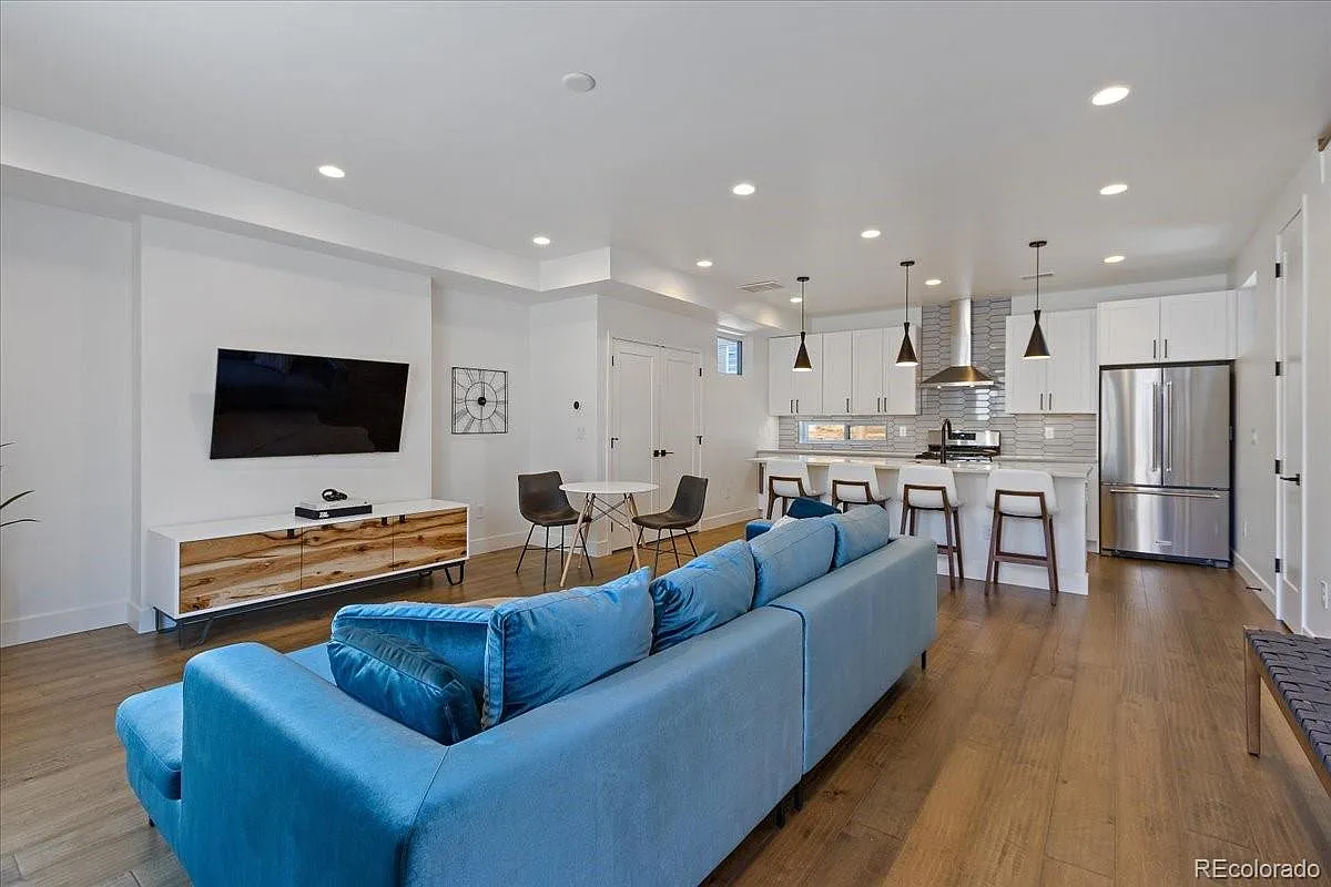 Building Photo - 2929 Lawrence St #3