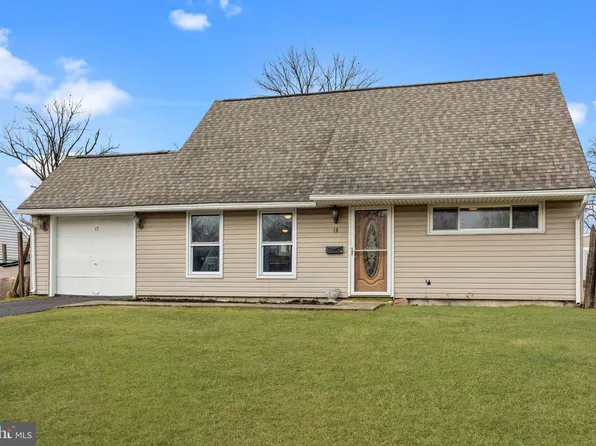 19 Violet Rd, Levittown, PA 19057