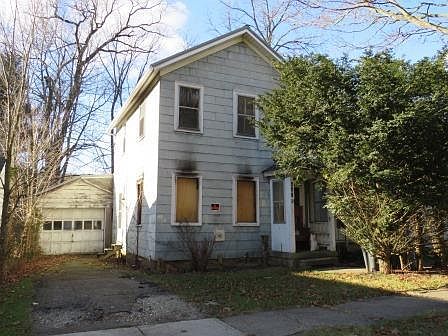1st image of 617 Superior St