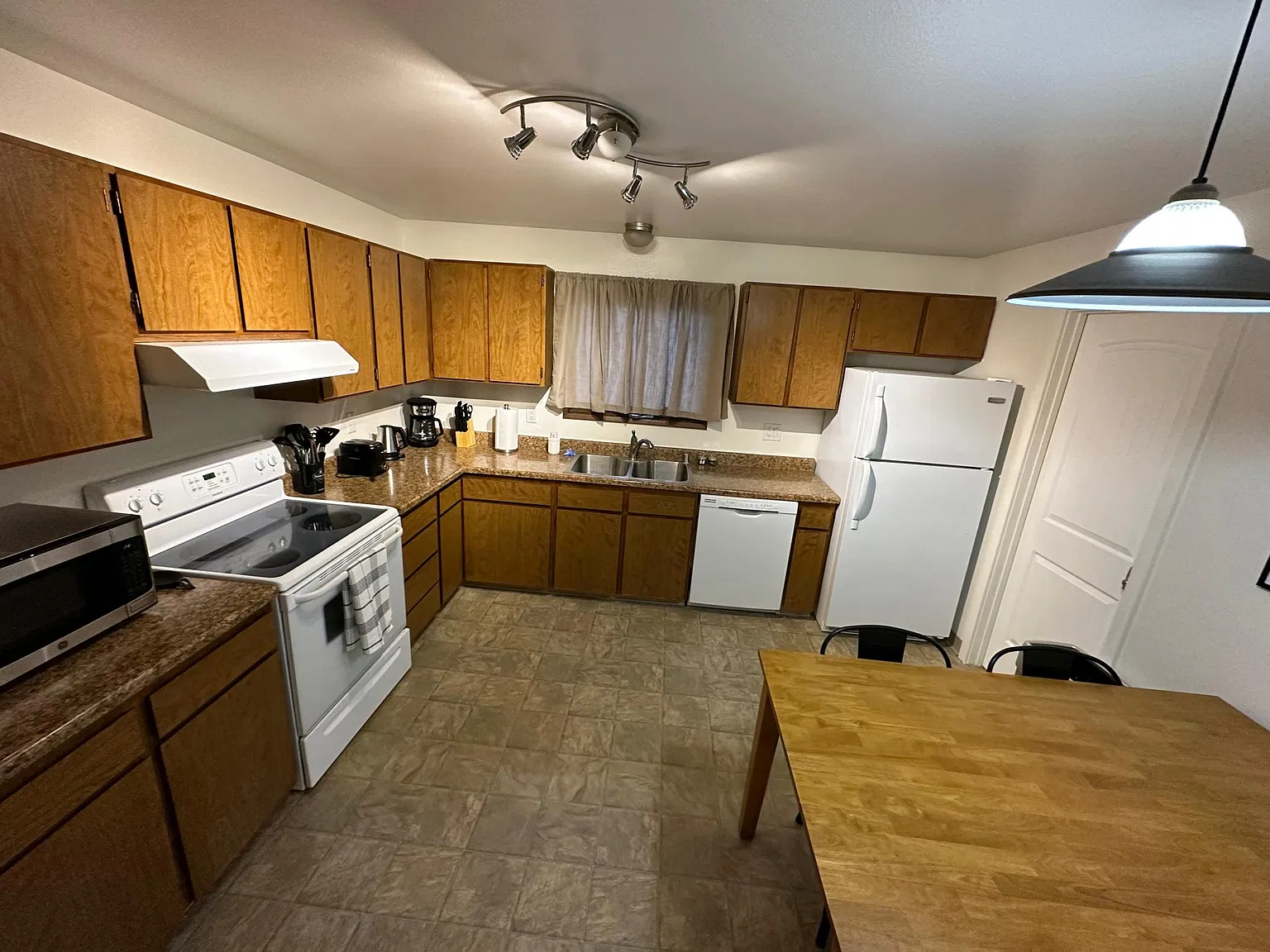 2 bed, 1001 sqft, $2,195 — Photo 4
