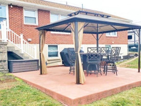 3rd image of 828 Weavertown Rd