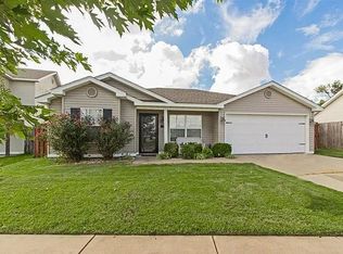 1151 S Holland Dr, Fayetteville, AR 72730
