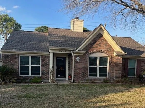 5209 Spring Circle Dr, Pearland, TX 77584