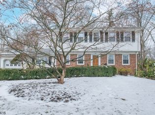 3 Greenbriar Rd, Parsippany, NJ 07054