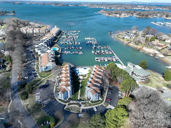 18851 Vineyard Point Ln, Cornelius, NC 28031