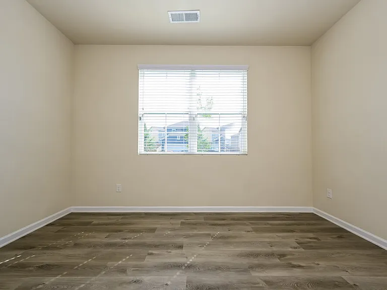 291 Hamilton Pointe Dr — Photo 16