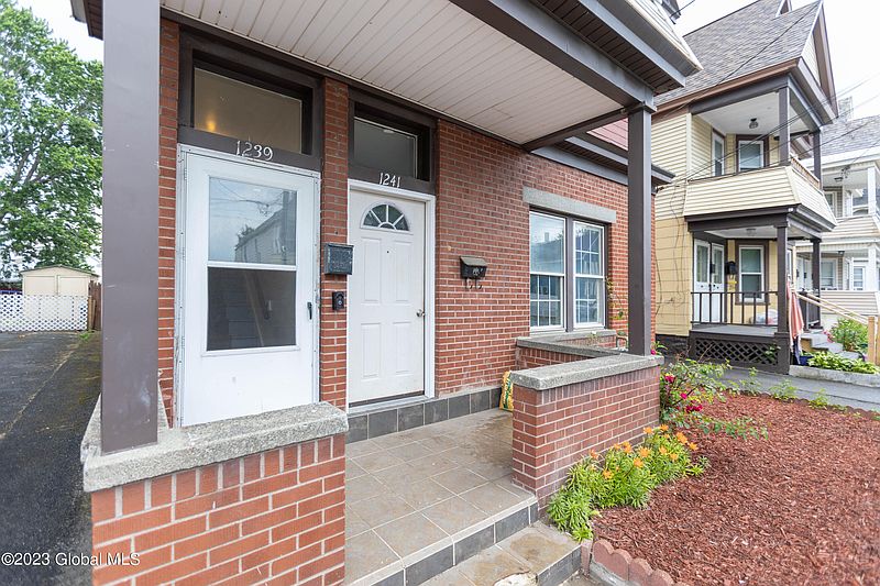 5th image of 1239 Crane Street